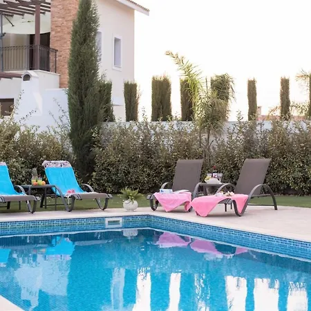 Sea Breeze Villa *